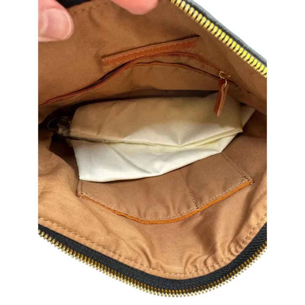 HOBO Purse - Picture 4 of 4